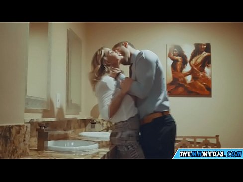 ❤️ когда грудастая блондинка соблазняет тебя в общественном туалете ❤️❌ Порнушка на порно сайте fuckmymac.ru ❌️❤